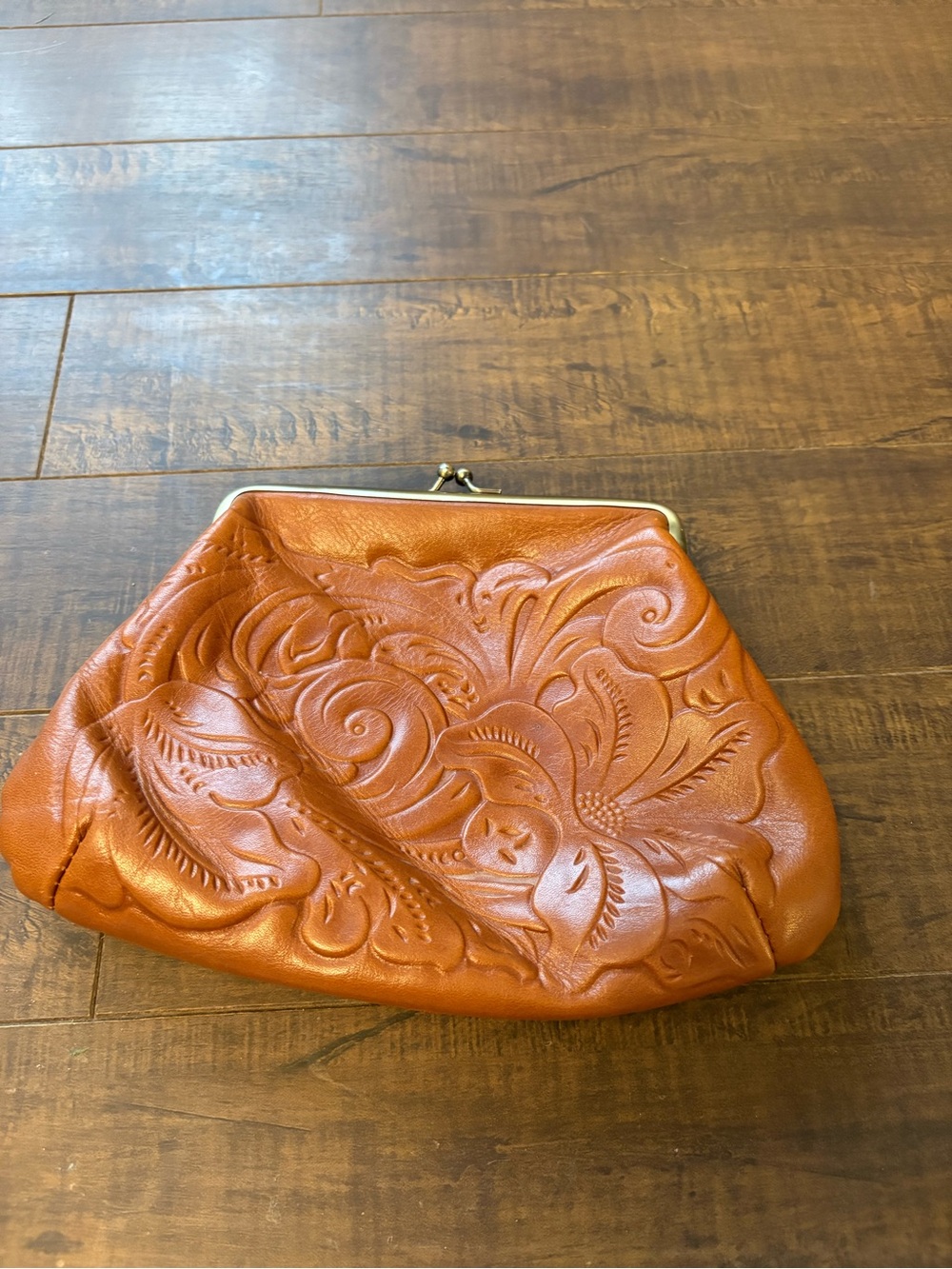 Patricia Nash Kisslock burnished tooled wallet